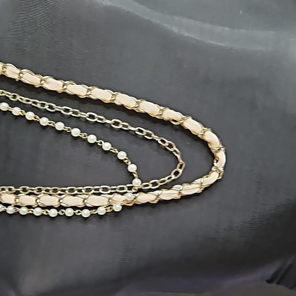 Retro Flower with Multi-strand necklace in light peach tone - Picture 8 of 8